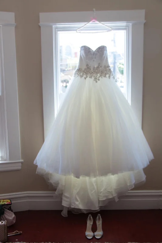 Daily Deals Allure Bridals C323