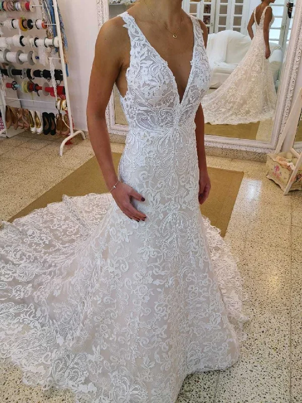 Massive Deals Other Sleeveless Lace V-Neck Fit and Flare Wedding Dress