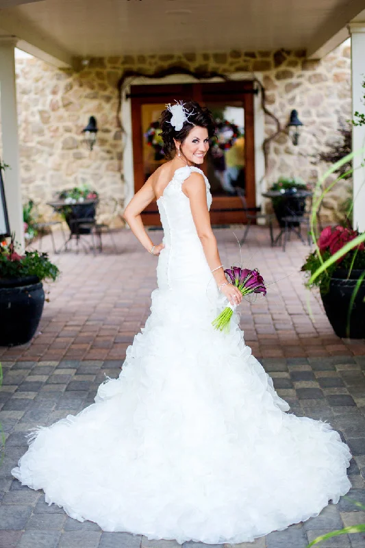 Doorbuster Deal Allure Bridals C166