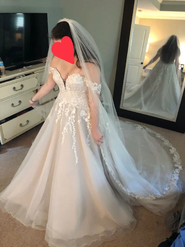 Limited Time Pronovias Lyra