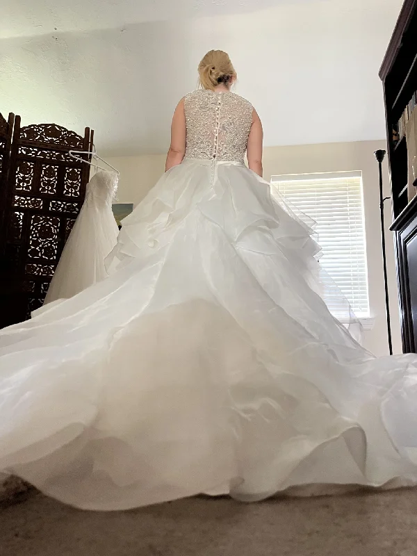 Deal of the Day Allure Bridals C380