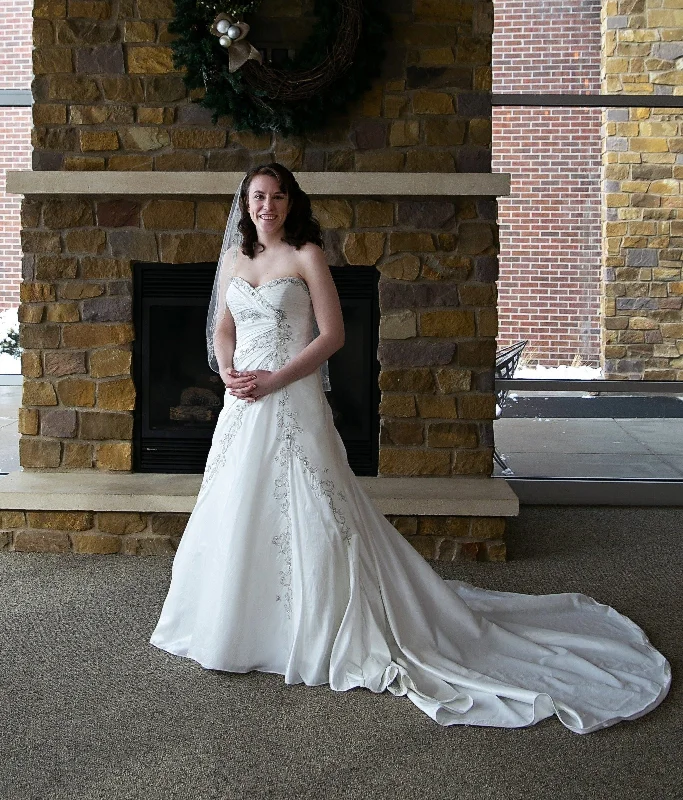 Huge Discounts Sophia Tolli Alexandra Y1810