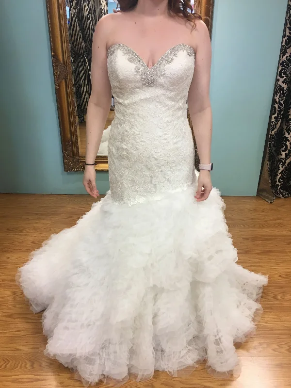 Special Offer Allure Bridals c372