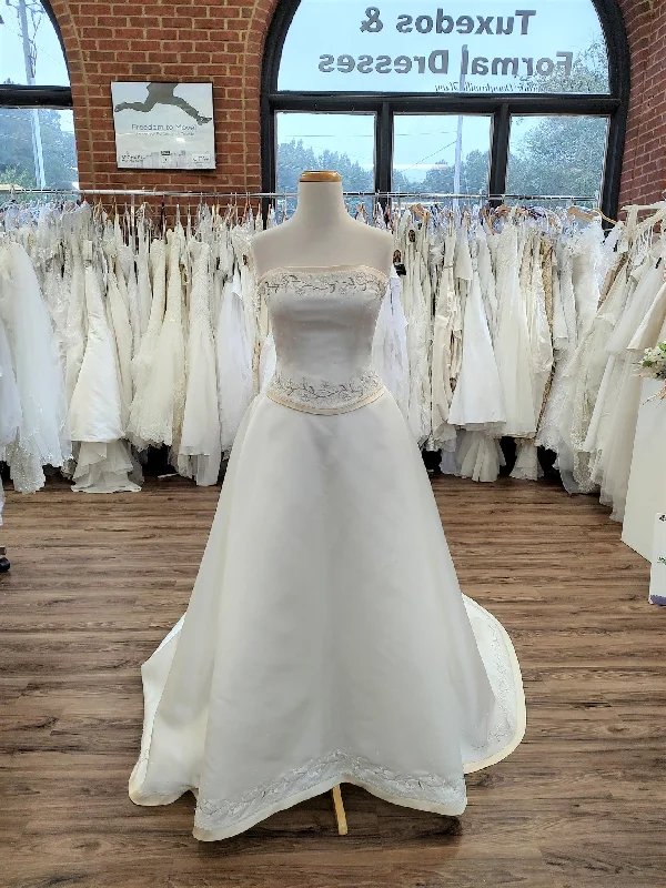 Holiday Sale St Patrick Simple Embroidered Strapless A-Line A-08202640