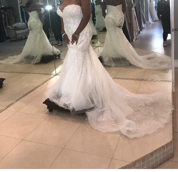 Overstock Sale Stella York Breathtaking Mermaid/Sweetheart neckline