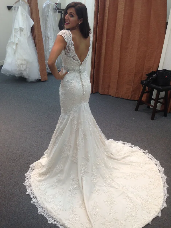 Seasonal Clearance Allure Bridals C207