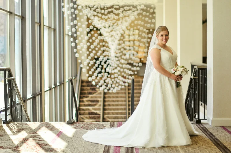 Doorbuster Deal Allure Bridals W282