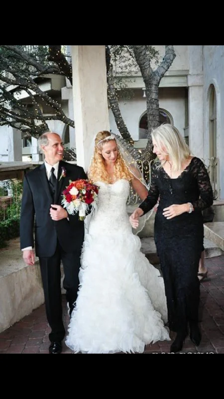 Year-End Clearance Allure Bridals C203