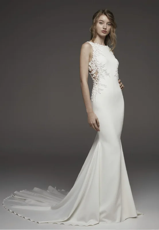 Now or Never Pronovias Hosta