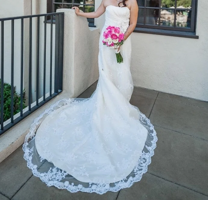 Clearance Items Simply Bridal Strapless Sweetheart Fit to Flare SL0702