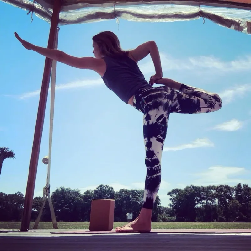 Online Exclusive B+W Tie-Dye High Waist Yoga Leggings